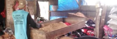 Budidaya Ikan Patin, Agar Untung Makin Besar Rudi Buat Pakan Sendiri