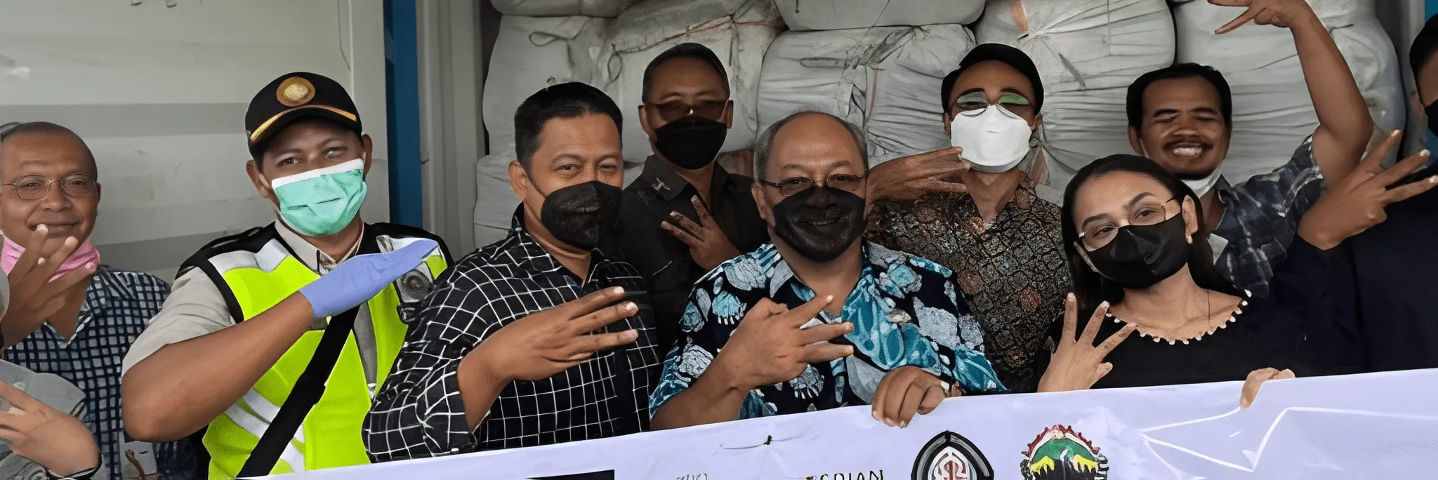 Mahasiswa UNDIP Meluncurkan Ekspor Perdana Rumput Laut Kering ke Vietnam